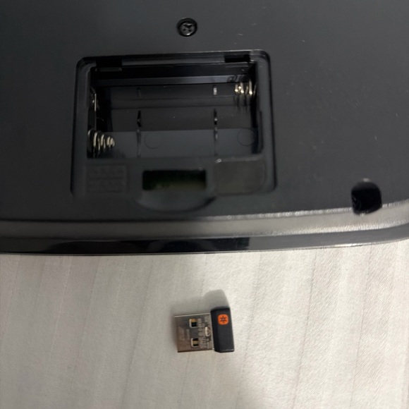 Logitech MK710 Wireless Keyboard With Dongle ~Tested Working - Picture 10 of 12